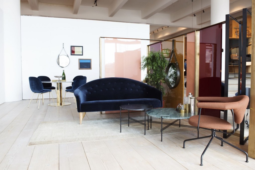 Gubi Showroom im Kopenhagener Hafen - Paradiset sofa, Masculo lounge chair, TS table, Beetle chair, Gubi table 2.0-1600x1600