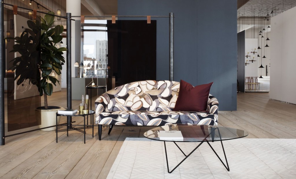 Gubi Showroom im Kopenhagener Hafen - Paradiset sofa, TS table, Pedrera table-1600x1600
