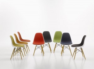 Neues Gestell aus Esche bei Vitra Eames Plastic Chairs