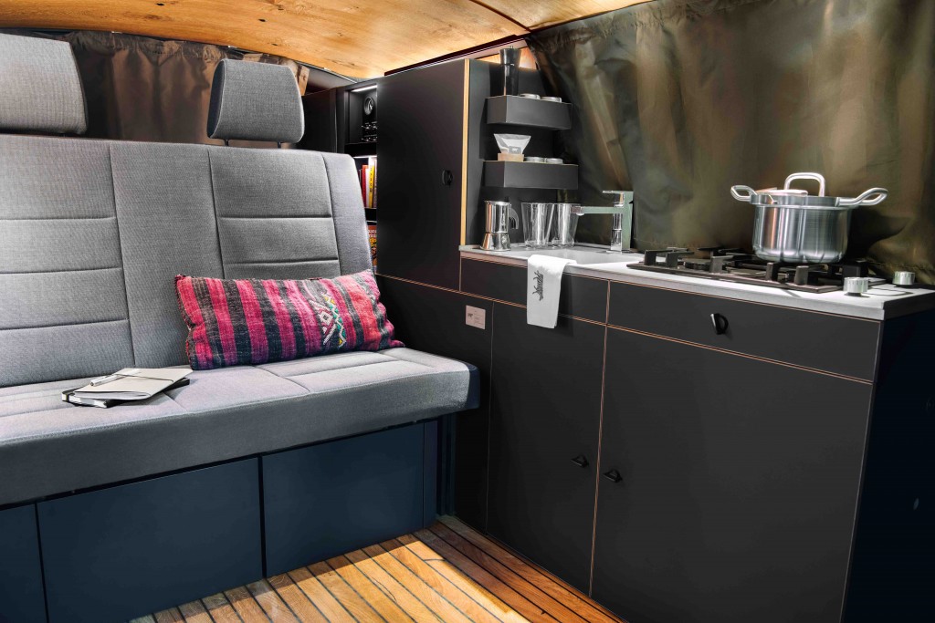 Moormanns Holzklasse - ein VW Bus im Moormann Design (@We Make Them Wonder)