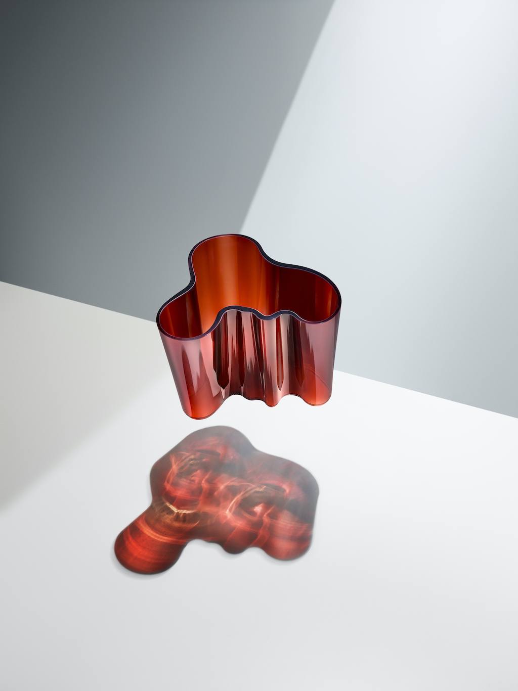 Rote Vase von Alvar Aalto 