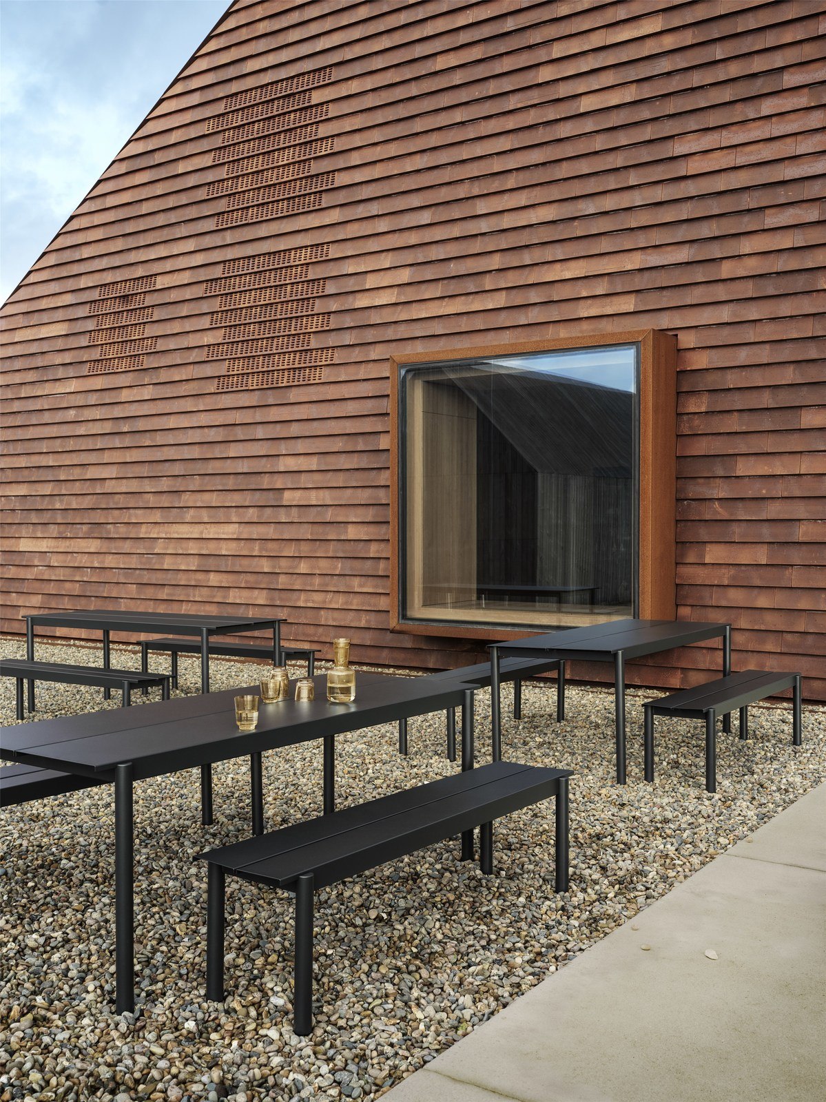 Muuto Linear Steel - moderne Gartenmöbel mit Stil