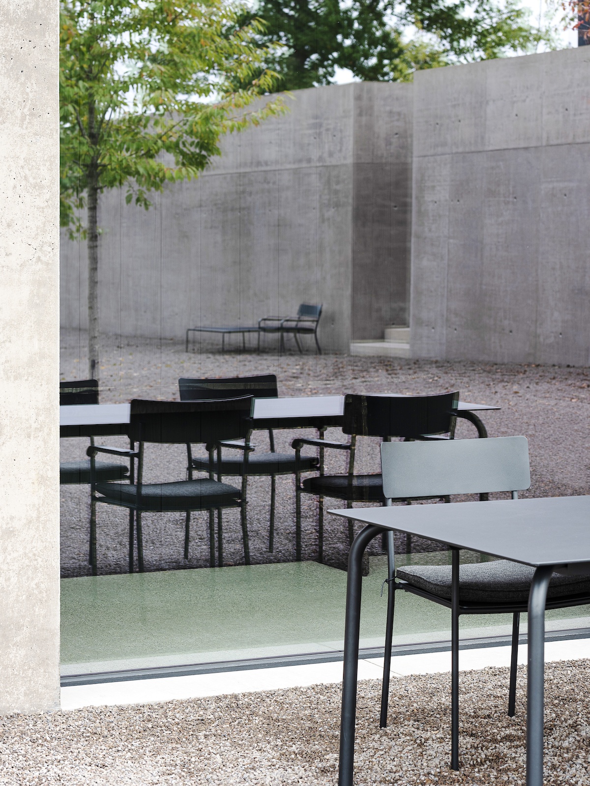Stühle und Tische aus der August Serie von Vincent van Duysen für Serax