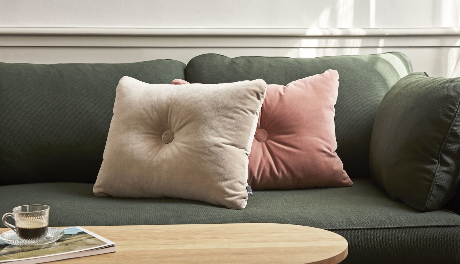 Materialguide Sofa: Alles rund um Polsterpflege